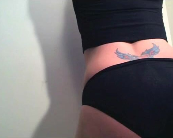 Lauraleighxoxo - (Laura Johnson) - () video of me showing off my ass in black panties. Hope everyone has a supertastic week and such