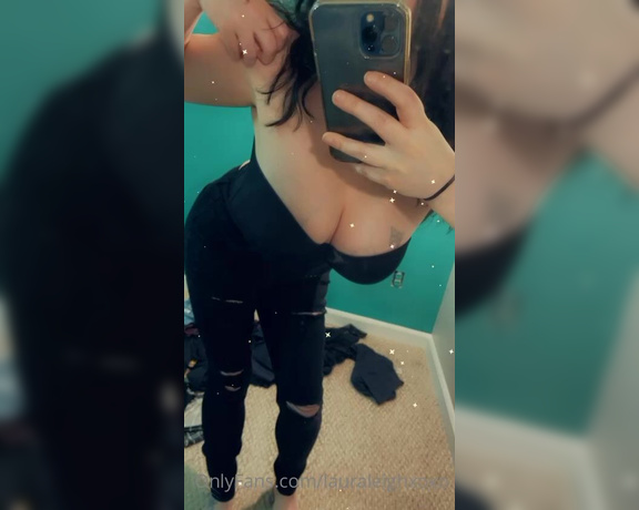 Lauraleighxoxo - (Laura Johnson) - More touching myself in your DM