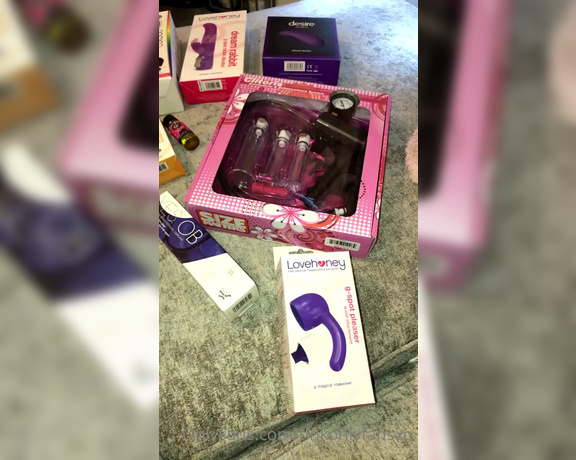 Tinkonlyfansxo - Look at all our new toys like this if your excited and what shall we