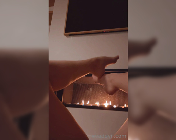 Eva De Vil - OnlyFans It feels divine to heat my lovely thighs and by the flames Video