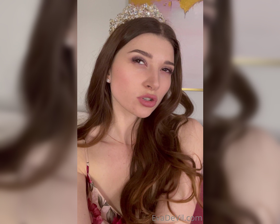 Eva De Vil - OnlyFans minutes of me bragging in French Im the most beautiful person in the world. Theres no Video