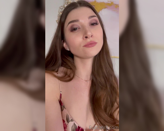 Eva De Vil - OnlyFans minutes of me bragging in French Im the most beautiful person in the world. Theres no Video