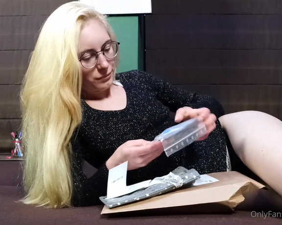 Nikki_gia_main - (Nikki Gia) - Hello everyone! I got new amazon gift ! Video with unboxing I renewed Amazon WishLists.