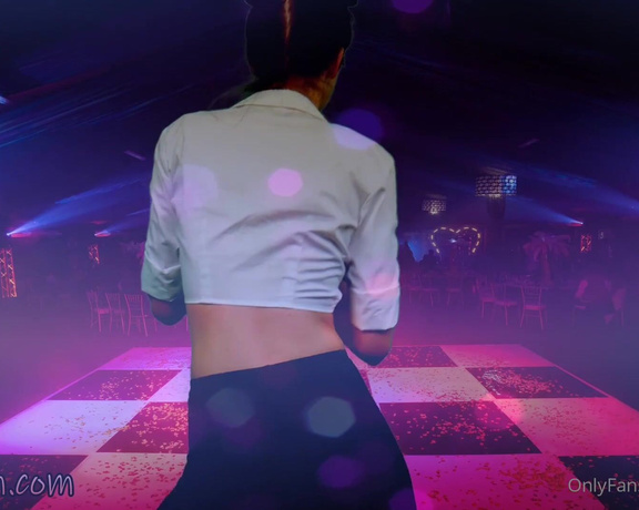 Nikki_gia_main - (Nikki Gia) - Saturday night I chill out at disco. I wear white short shirt and black leggings.