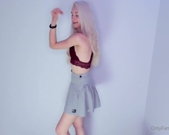 Nikki_gia_main - (Nikki Gia) - Striptease video After long day all you need is sexy dance.