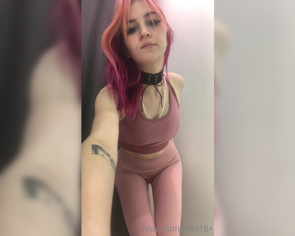 Moonsimorfin - (Moonsi) - Would you like to watch me undress in the locker room at the mall