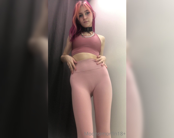 Moonsimorfin - (Moonsi) - Would you like to watch me undress in the locker room at the mall