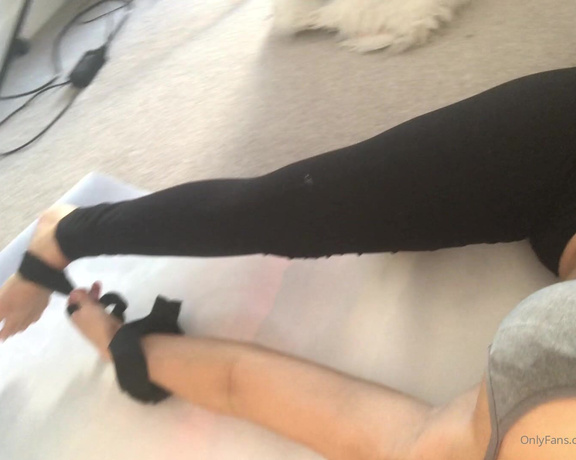 Nicolesnowofficial - (Nicole Snow) - Training to be more flexible during yoga