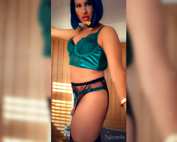Missjizzelle - (TS Jizzelle) - I want to dance for you before you suck my cock and my beautiful ass xx