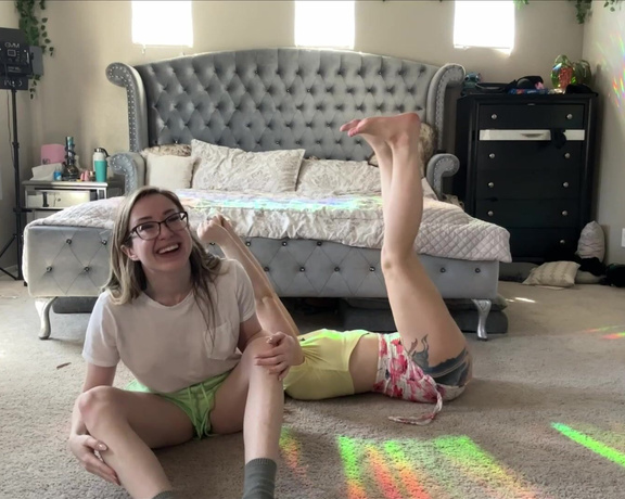 Alainataylor - (Alaina Taylor) - Amethyst and I are starting acrobatic yoga together as a pair! We’re gonna get soo flexible