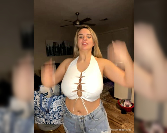 TheVanessaLovell -  YALL I legit couldn’t see any comments on the live  Yet when I finished It said I had comments l,  Big tits, Big Boobs