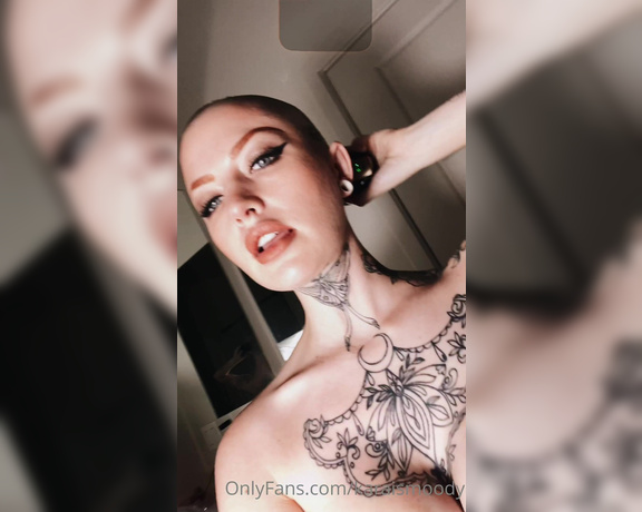 Karaismoody (Kara is moody) Onlyfans Video50