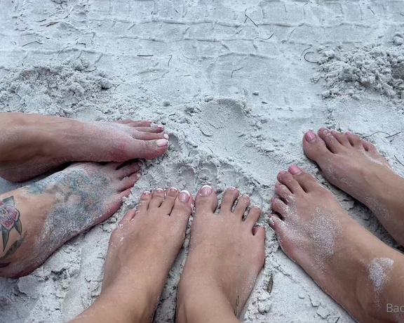 Baddiemaddy - (Maddy Belle) - Feet on the beach @indica.bae @tebiird 1