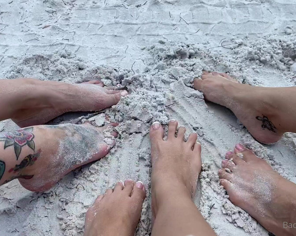 Baddiemaddy - (Maddy Belle) - Feet on the beach @indica.bae @tebiird 1