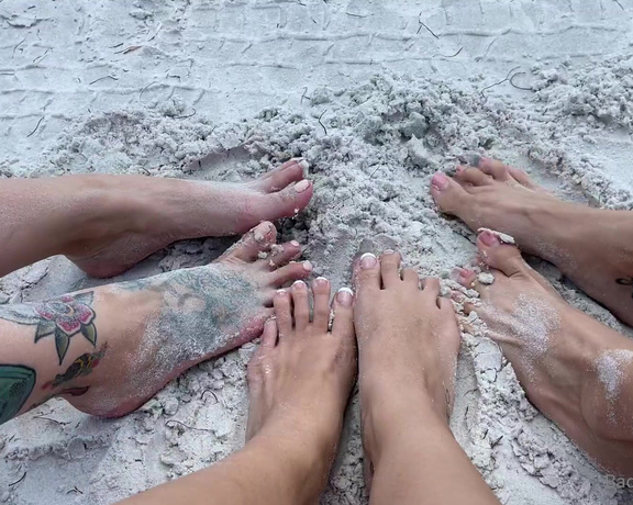 Baddiemaddy - (Maddy Belle) - Feet on the beach @indica.bae @tebiird 1