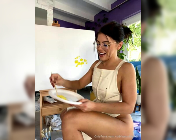Adrianachechik - (Adriana Chechik) - Art class with me earlier today Who wants a piece of my art Watch and find out how to win!