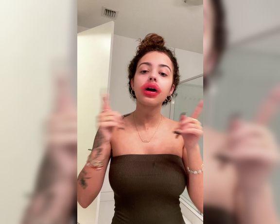 Malu Trevejo (@malutrevejo18) Onlyfans Video2