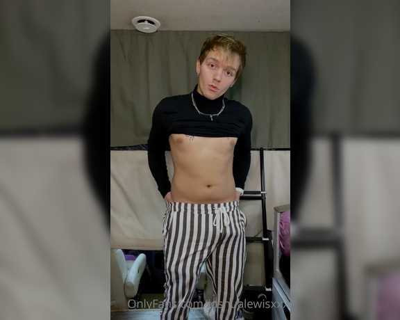 Joshualewisxxx - (Joshua Lewis) - Do you want me to pull my pants off