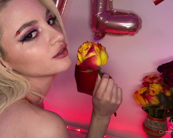 Lolafae - (Lola Fae) - Finishing up this video to send to you! Happy Valentines day)