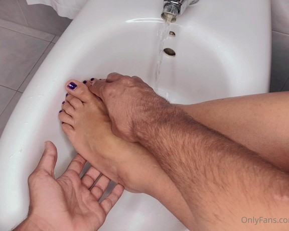 Parannanza - Tutti Footy S1E03 Master and Servant After washing my feet with care and attention he was so