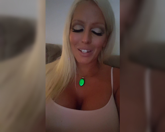 Alurajenson2011 - (Alura Jenson) - Video messages are a part of this page. I love talking to you all and live that you keep me company