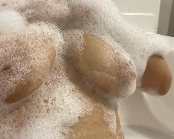 Tuestbelle - (Alyssa) - Fun in the tub hope you like my titties