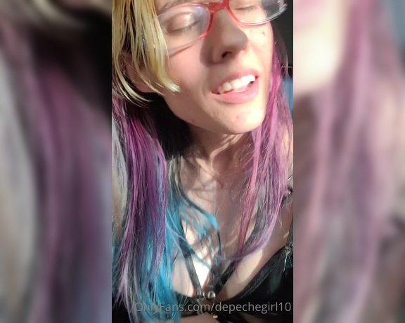 Depechegirl10 - (Evelyn Green) - If you arent on Snapchat I feel so much for you