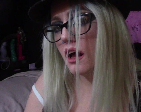 GoddessZora - Double Delight Vol 1 Ass and Teeth, Teeth, Ass, Ass Fetish, MILF, Eye Glasses, ManyVids