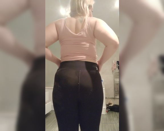 Lizzy Loves -  The sexiness  Huge pants Warning,  Amateur