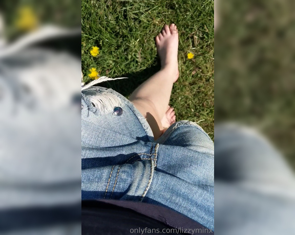 Lizzy Loves -  Grass between my toes  Bliss,  Amateur