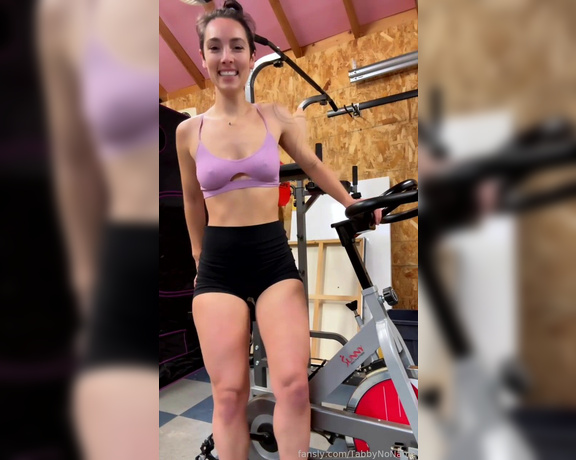 TabbyNoName - Does working out make anyone else super horny ... I feel like theres something about (03.01.2023)