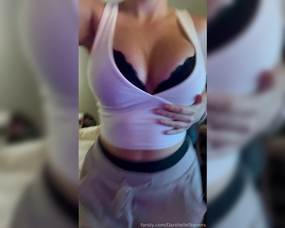 DarshelleStevens - (Darshelle Stevens) - Playing with my booobies (25.08.2022)