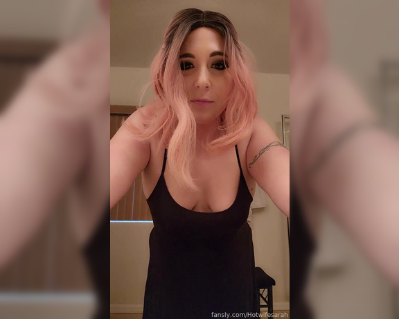 Hotwifesarah - Bored and looking for attention #hotwife #slutwife #queenofspades (27.03.2023)