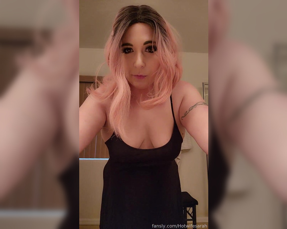 Hotwifesarah - Bored and looking for attention #hotwife #slutwife #queenofspades (27.03.2023)