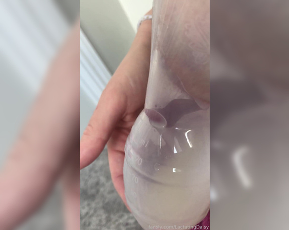 LactatingDaisy - (LactatingMommyMILF) - This little device is the bomb Continuous Streams drips and leaks all over (11.10.2021)