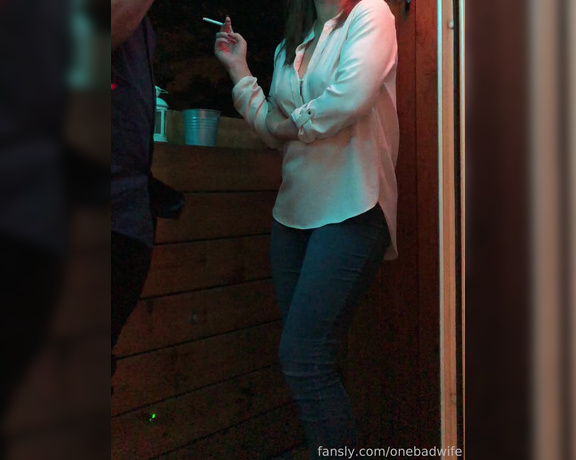 Onebadwife - Cigarette break after being fucked good (26.04.2022)