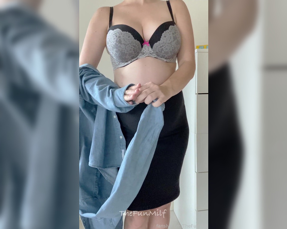 TheFunMilf - I have had so many questions about what I usually wear to work. My work has a super casual (23.09.2021)