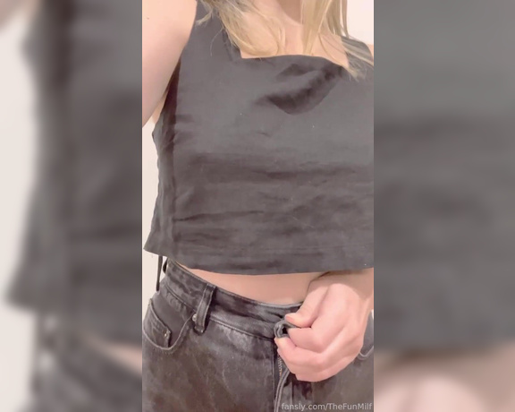 TheFunMilf - Soooo…serious question If you saw me out would you be game enough to say hi (14.06.2022)