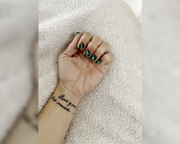 Xxemberraexx - (HOTWIFE MILF) - I took some time to do my nails today. Do you guys like them I do my own nails  cut my (30.04.2023)