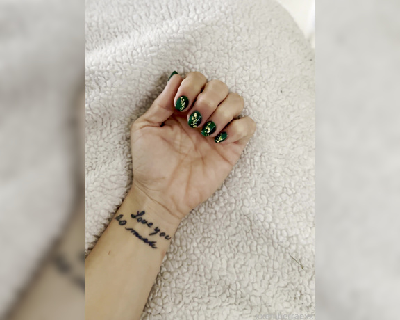 Xxemberraexx - (HOTWIFE MILF) - I took some time to do my nails today. Do you guys like them I do my own nails  cut my (30.04.2023)