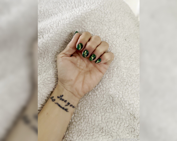 Xxemberraexx - (HOTWIFE MILF) - I took some time to do my nails today. Do you guys like them I do my own nails  cut my (30.04.2023)