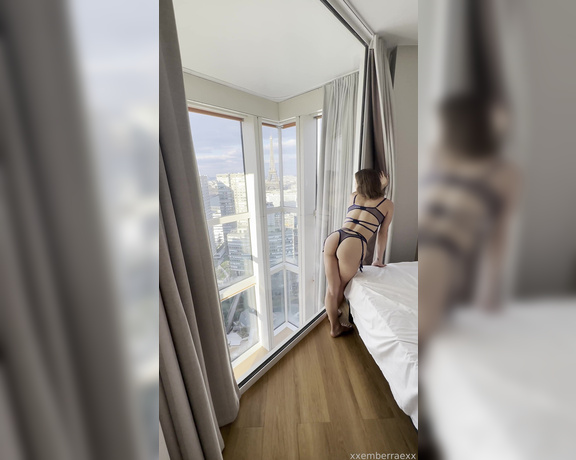 Xxemberraexx - (HOTWIFE MILF) - Eiffel Tower and ass Some behind the scenes in Paris  a sneak at what’s to cum (01.03.2023)