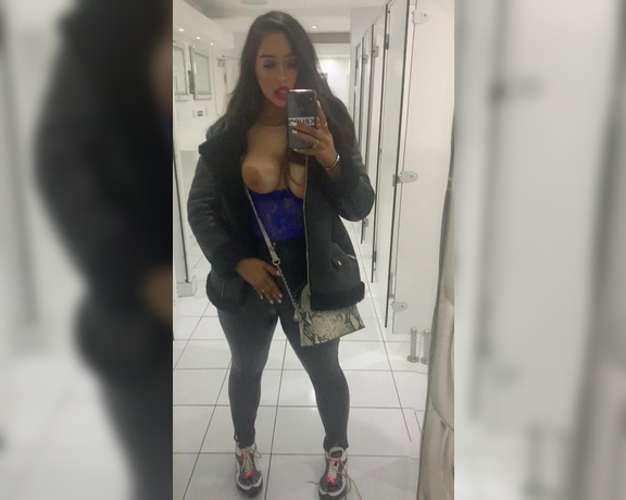 Thickbrunette - (Hannah) - Getting naughty in public bae