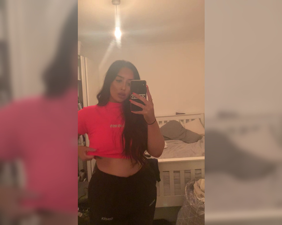 Thickbrunette - (Hannah) - Going out tonight who’s sending me money for drinks