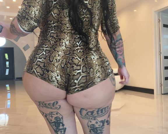 Dreaalexa - If you saw me walking away like this would you follow me tip me 20 for a special video