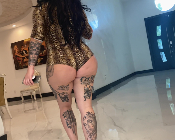 Dreaalexa - If you saw me walking away like this would you follow me tip me 20 for a special video