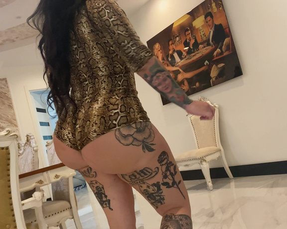 Dreaalexa - If you saw me walking away like this would you follow me tip me 20 for a special video