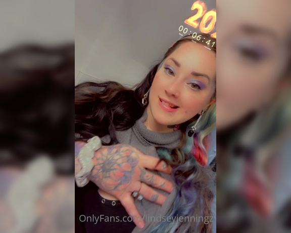 Lindseyjenningz - (Lindsey Jennings) - Happy new year babies! Thanks so much for rocking with me all year! I love you all so much!!!