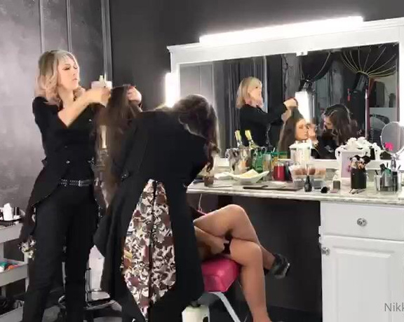 Nikkidavisxo - Going through all my files and found this BTS of an entire photo shoot in 30secs.