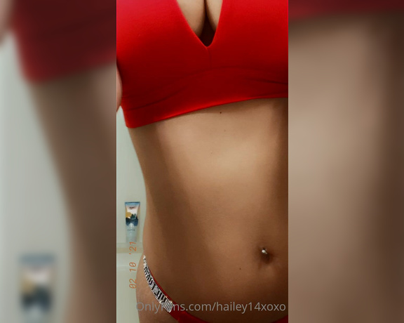 Hailey14xoxo - (Hailey Jane) - Red suits me